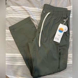 Vuori Women’s Ripstop Series Pants Size L Army NWT